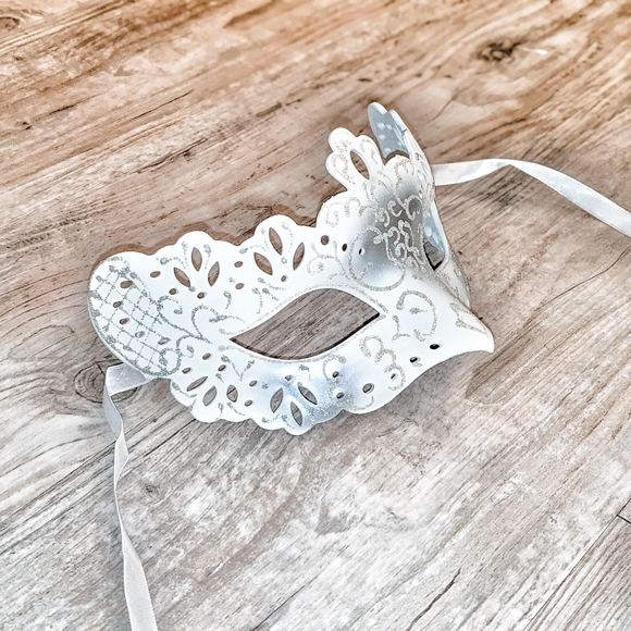 Masquerade Ball, Mardi Gras Wedding Mask or Decor | Mardi Gras Mask - Picture 2 of 6